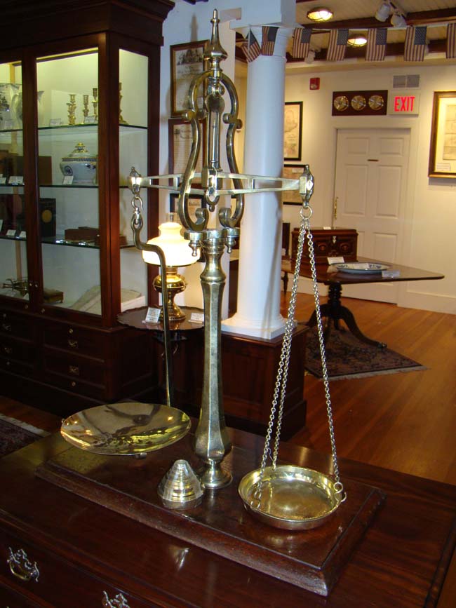 A stunning set of early Victorian brass scales made by Tarnell & Sons, Bristol, England, circa 1840-1850. — image 3